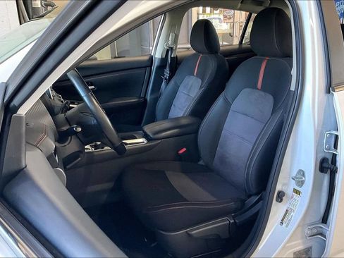 Used 2025 Nissan Sentra SR FWD image 3