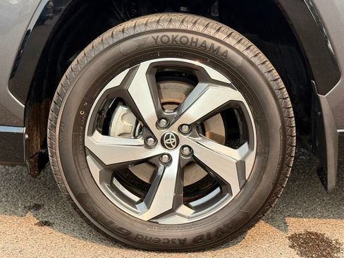 Used 2024 Toyota RAV4 SE w/ Weather & Moonroof Package AWD/4WD image 9