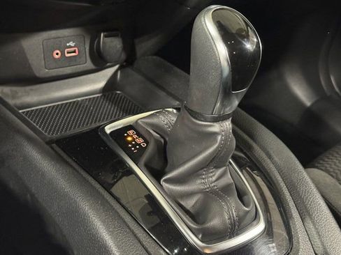 Used 2022 Nissan Rogue Sport S image 26