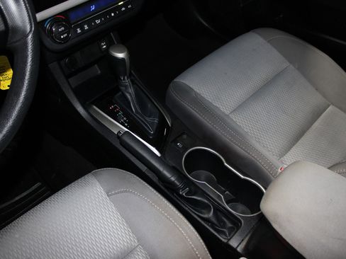 Used 2016 Toyota Corolla LE FWD image 17