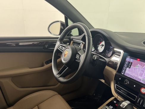 Certified 2024 Porsche Macan S AWD/4WD image 12