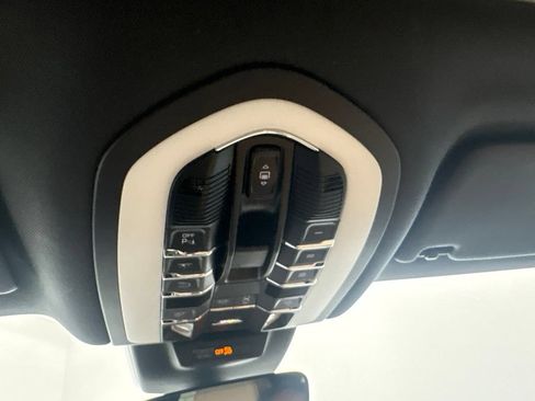 Certified 2023 Porsche Macan AWD/4WD image 42