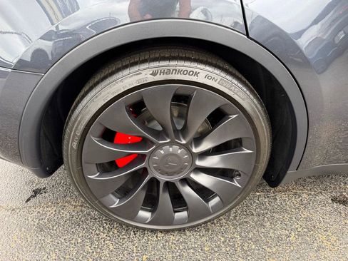 Used 2025 Tesla Model Y Performance image 35