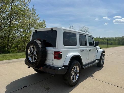 Used 2021 Jeep Wrangler Unlimited Sahara AWD/4WD image 3