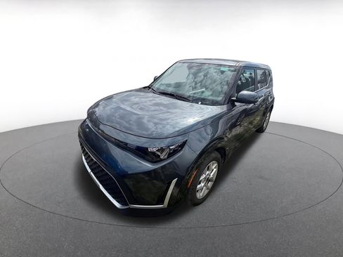 Used 2025 Kia Soul LX w/ LX Technology Package FWD image 3