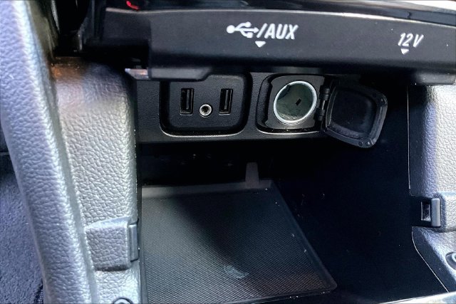 Used 2017 Buick Encore Essence FWD image 33