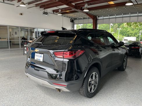 Used 2024 Chevrolet Blazer LT w/ Convenience Package FWD image 11
