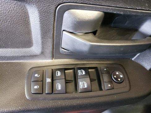 Used 2018 RAM 2500 Tradesman w/ Chrome Appearance Group image 29