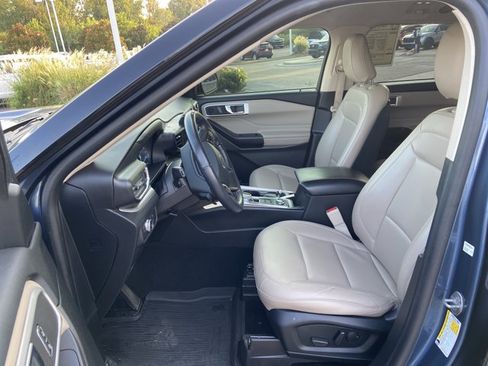 Used 2020 Ford Explorer XLT w/ Equipment Group 202A AWD/4WD image 34