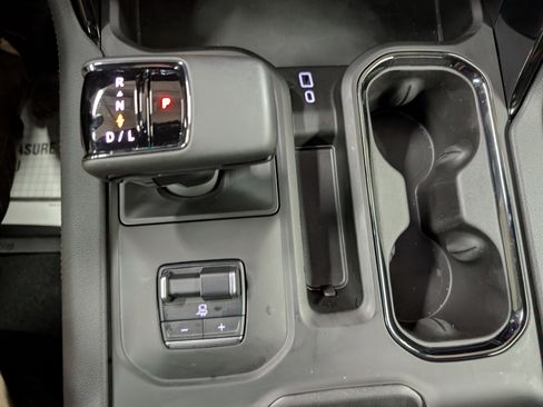 Used 2025 GMC Sierra 1500 AT4 w/ Technology Package AWD/4WD image 20