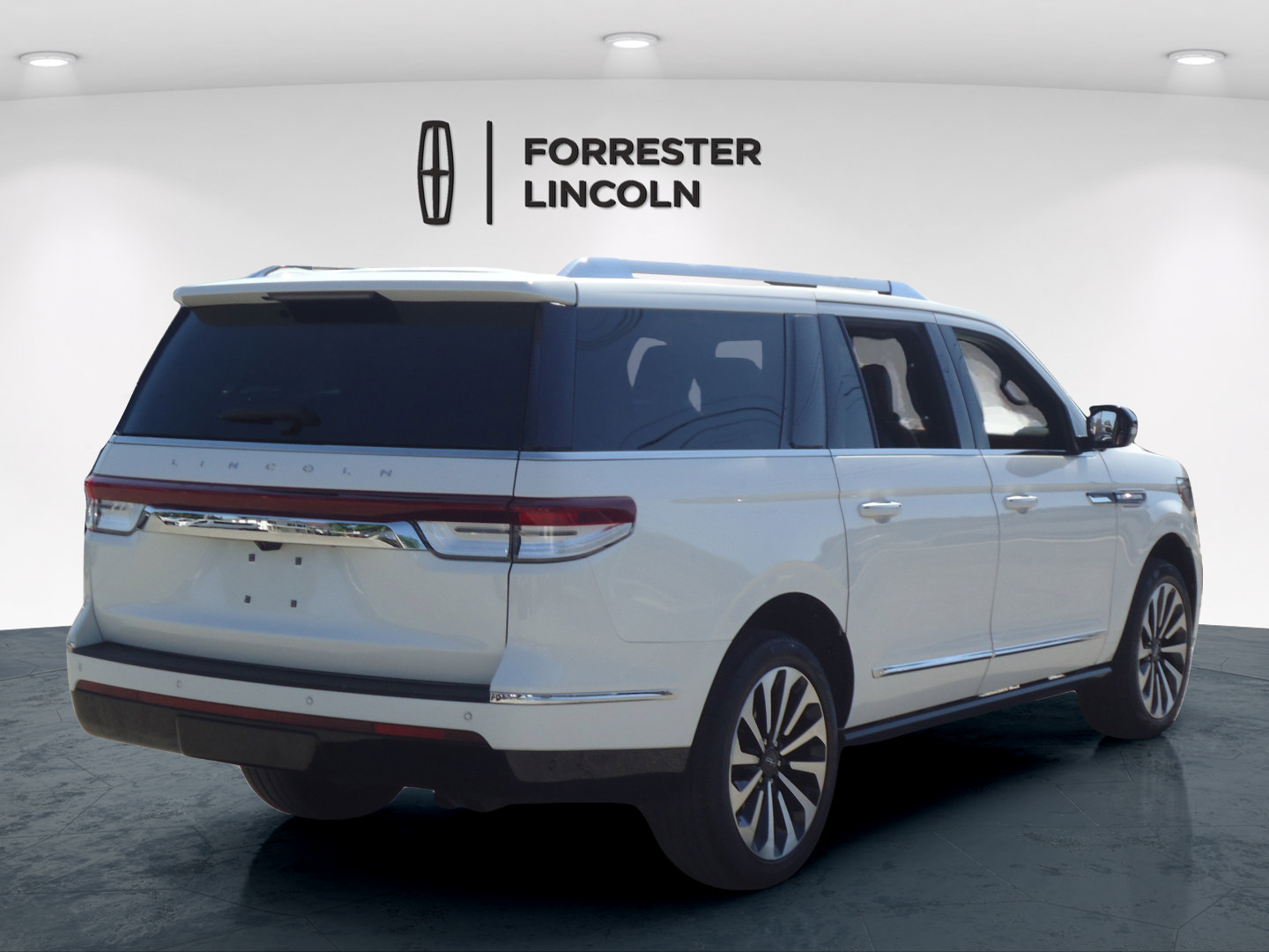 Certified 2024 Lincoln Navigator L Reserve AWD/4WD image 3