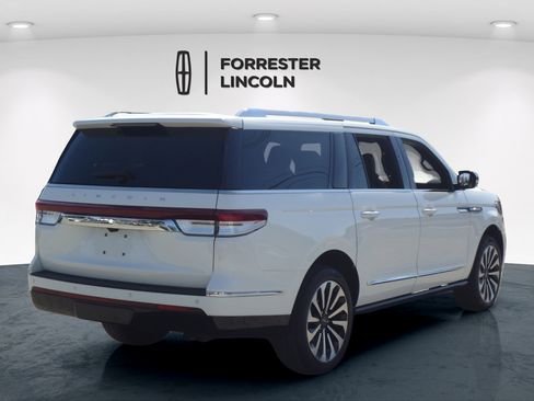 Certified 2024 Lincoln Navigator L Reserve AWD/4WD image 3