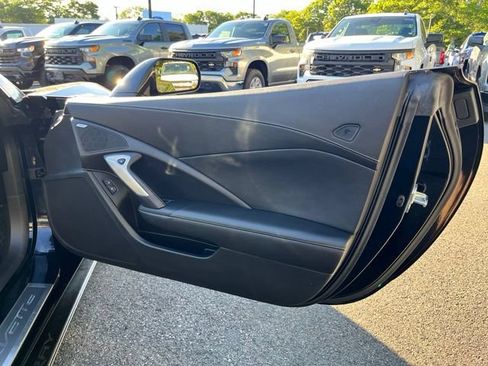 Used 2017 Chevrolet Corvette Stingray Coupe w/ 1LT RWD image 33
