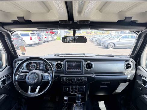 Used 2020 Jeep Wrangler Unlimited Sahara AWD/4WD image 20