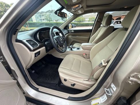 Used 2014 Jeep Grand Cherokee Laredo w/ Security & Convenience Group AWD/4WD image 12
