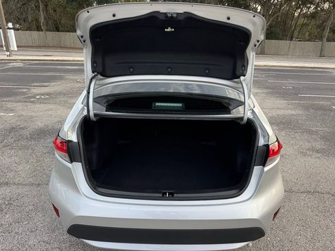 Used 2021 Toyota Corolla LE image 14