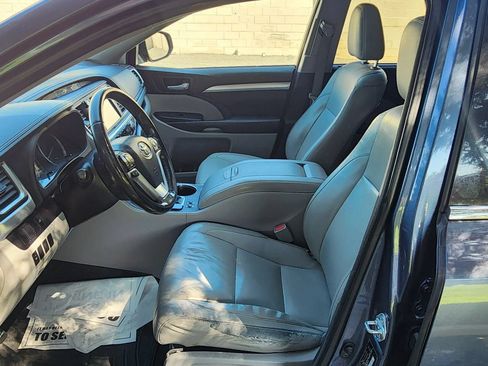 Used 2015 Toyota Highlander XLE AWD/4WD image 16