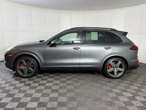 Used 2016 Porsche Cayenne Turbo AWD/4WD image 2