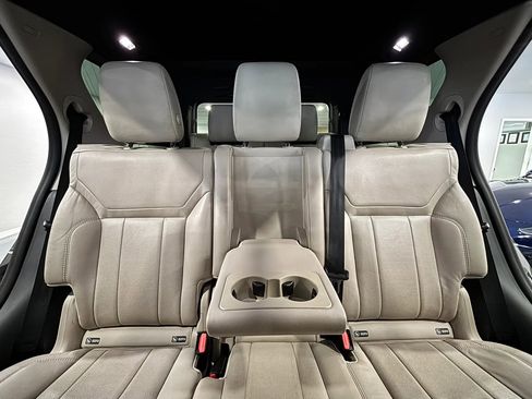 Used 2017 Land Rover Discovery SE AWD/4WD image 27
