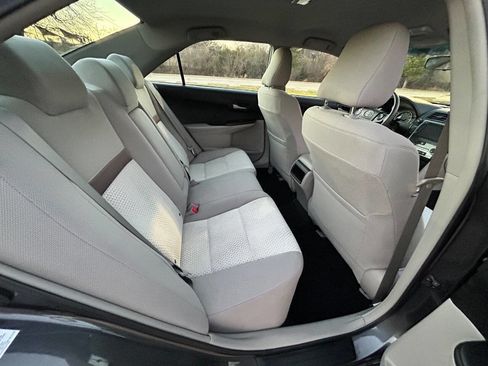 Used 2014 Toyota Camry LE image 14