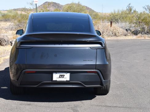 Used 2026 Tesla Model Y AWD image 4
