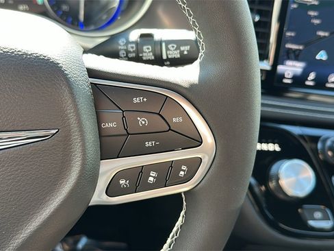 New 2026 Chrysler Pacifica Select image 17