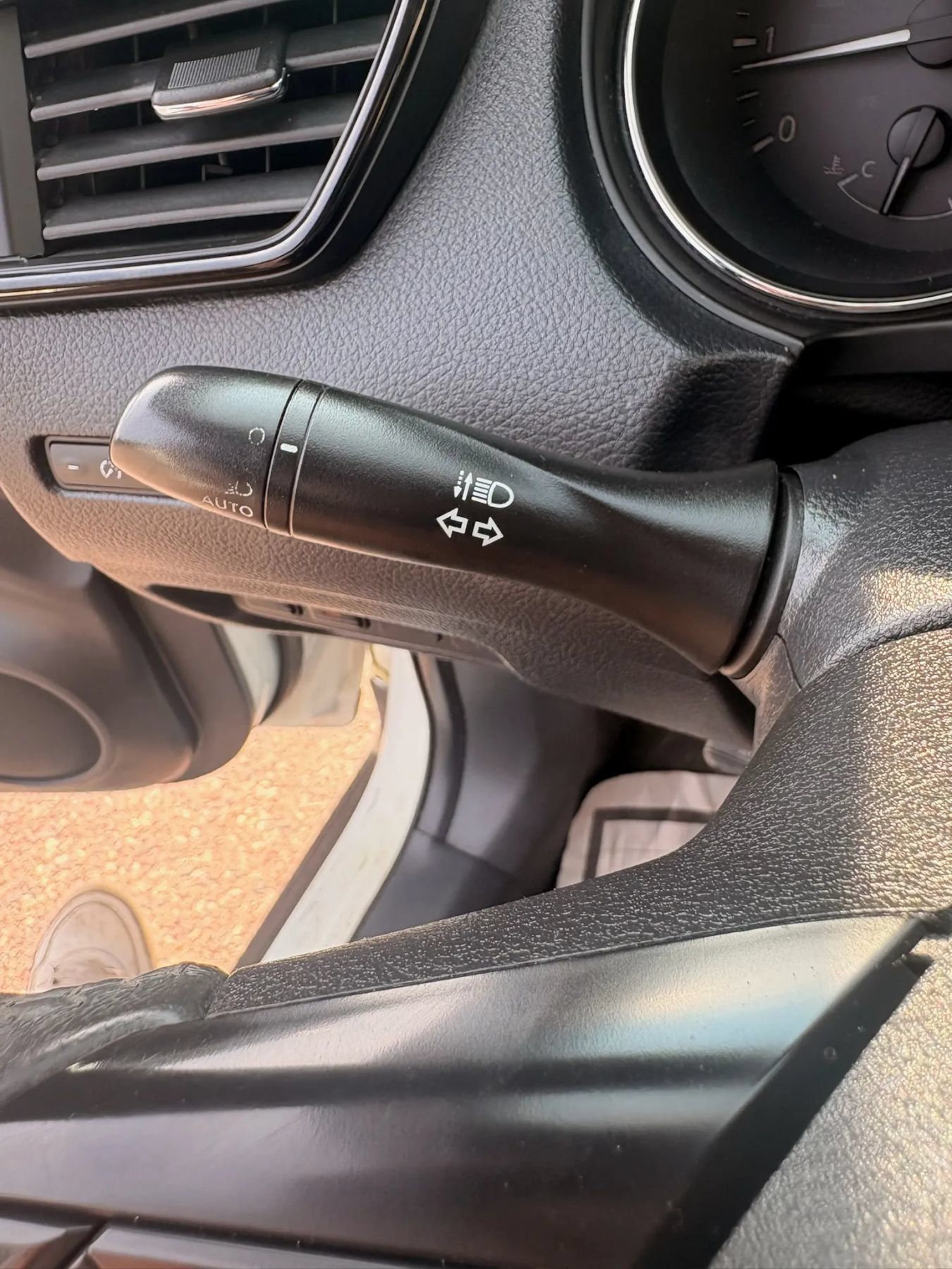 Used 2017 Nissan Rogue SV FWD image 17