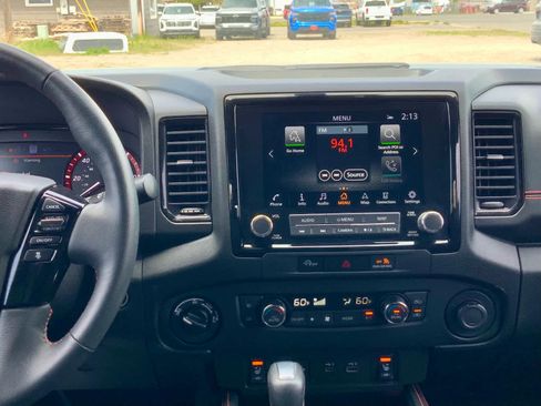 Used 2023 Nissan Frontier PRO-4X w/ Pro-4X Premium Package AWD/4WD image 39