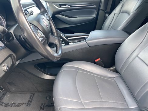 Used 2020 Buick Enclave Essence image 17