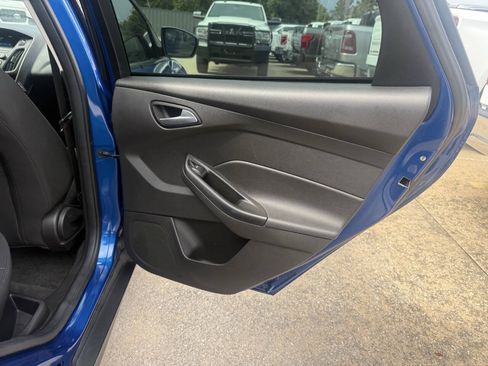 Used 2018 Ford Focus SE FWD image 16