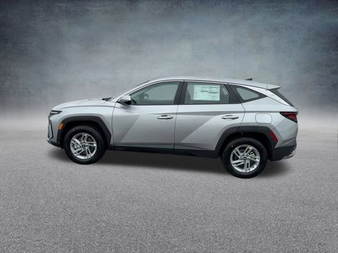 Certified 2025 Hyundai Tucson SE image 13
