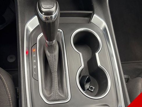 Used 2020 Chevrolet Traverse LT image 40