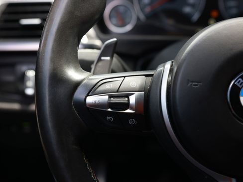 Used 2020 BMW M4 Coupe w/ M Driver's Package image 32