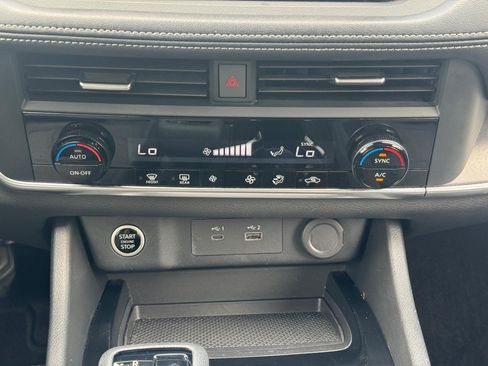 Used 2023 Nissan Rogue SV AWD/4WD image 15