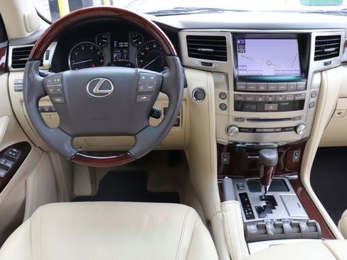 Used 2013 Lexus LX 570 4WD image 38