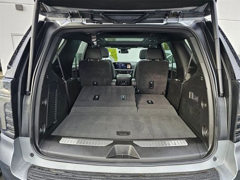 Used 2025 Chevrolet Tahoe Z71 w/ Comfort Package image 15