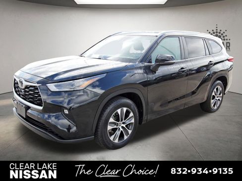 Used 2023 Toyota Highlander XLE FWD image 3
