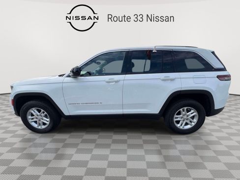 Used 2023 Jeep Grand Cherokee Laredo AWD/4WD image 5
