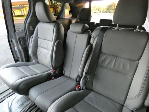 Used 2015 Toyota Sienna XLE image 43