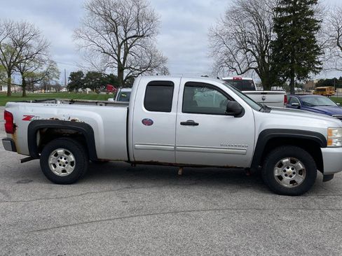 Used 2010 Chevrolet Silverado 1500 LT w/ Power Pack Plus AWD/4WD image 5
