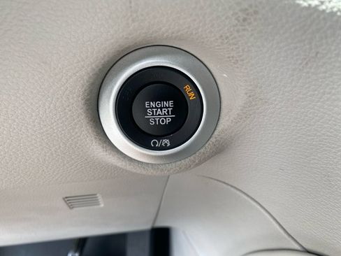 Used 2022 Chrysler Pacifica Limited FWD image 18