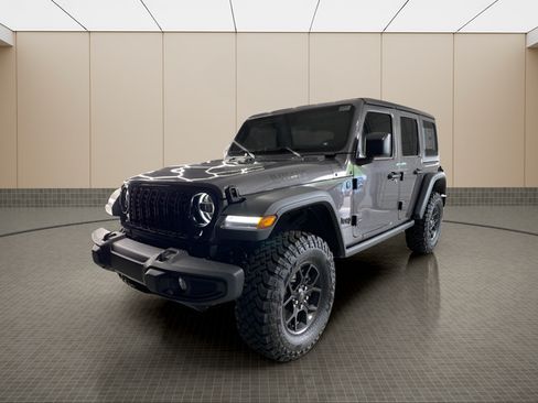 Used 2025 Jeep Wrangler Unlimited Sport AWD/4WD image 1