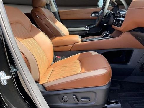 New 2026 Nissan Pathfinder Platinum FWD image 11