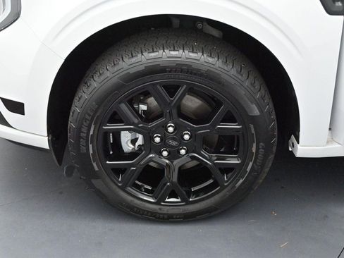 Used 2025 Ford Maverick Lobo AWD/4WD image 30