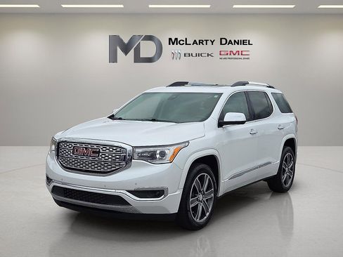 Used 2018 GMC Acadia Denali w/ Technology Package image 2