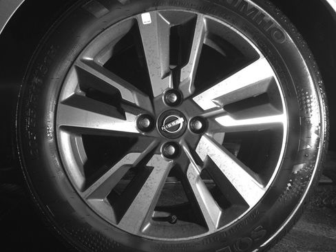 Used 2025 Nissan Versa SV image 14