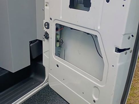 Used 2002 Dodge B3500 image 49