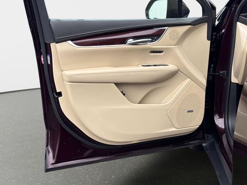 Used 2017 Cadillac XT5 Luxury image 18