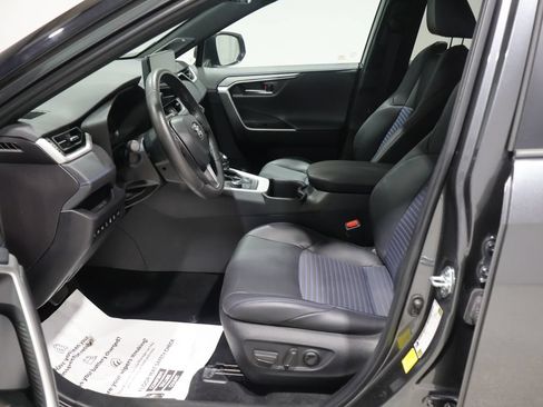 Used 2025 Toyota RAV4 XSE w/ Advanced Technology Package AWD/4WD image 11