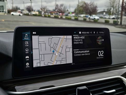 Used 2023 BMW 530e xDrive w/ Premium Package image 30